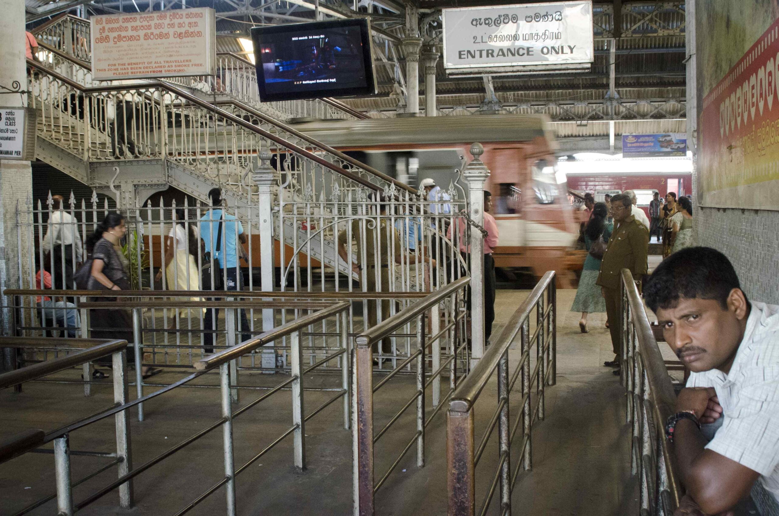 Colombo Travel Blog - The train station in Colombo/La gare de Colombo