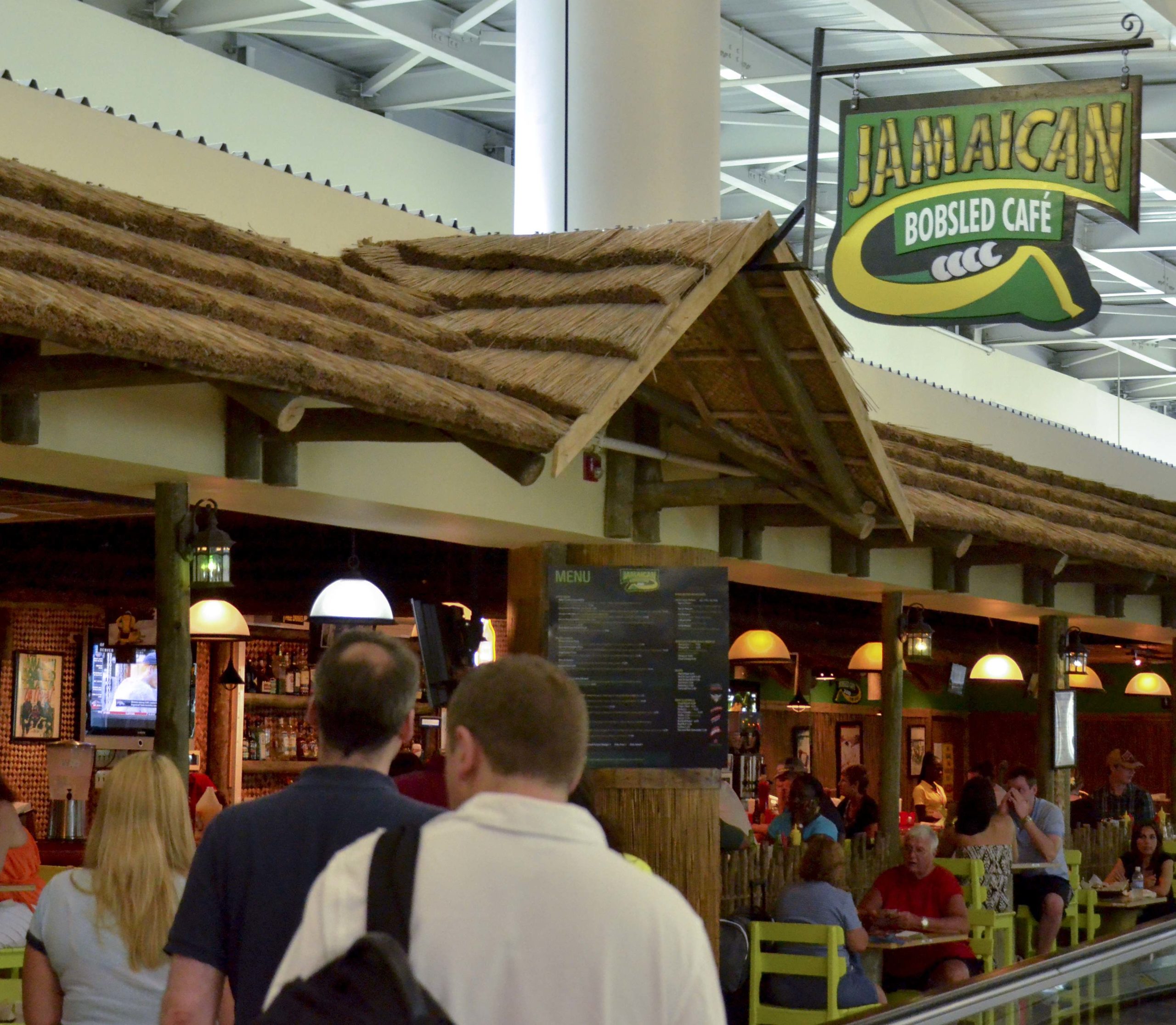 Restaurant thématique situé dans le terminal des départs.