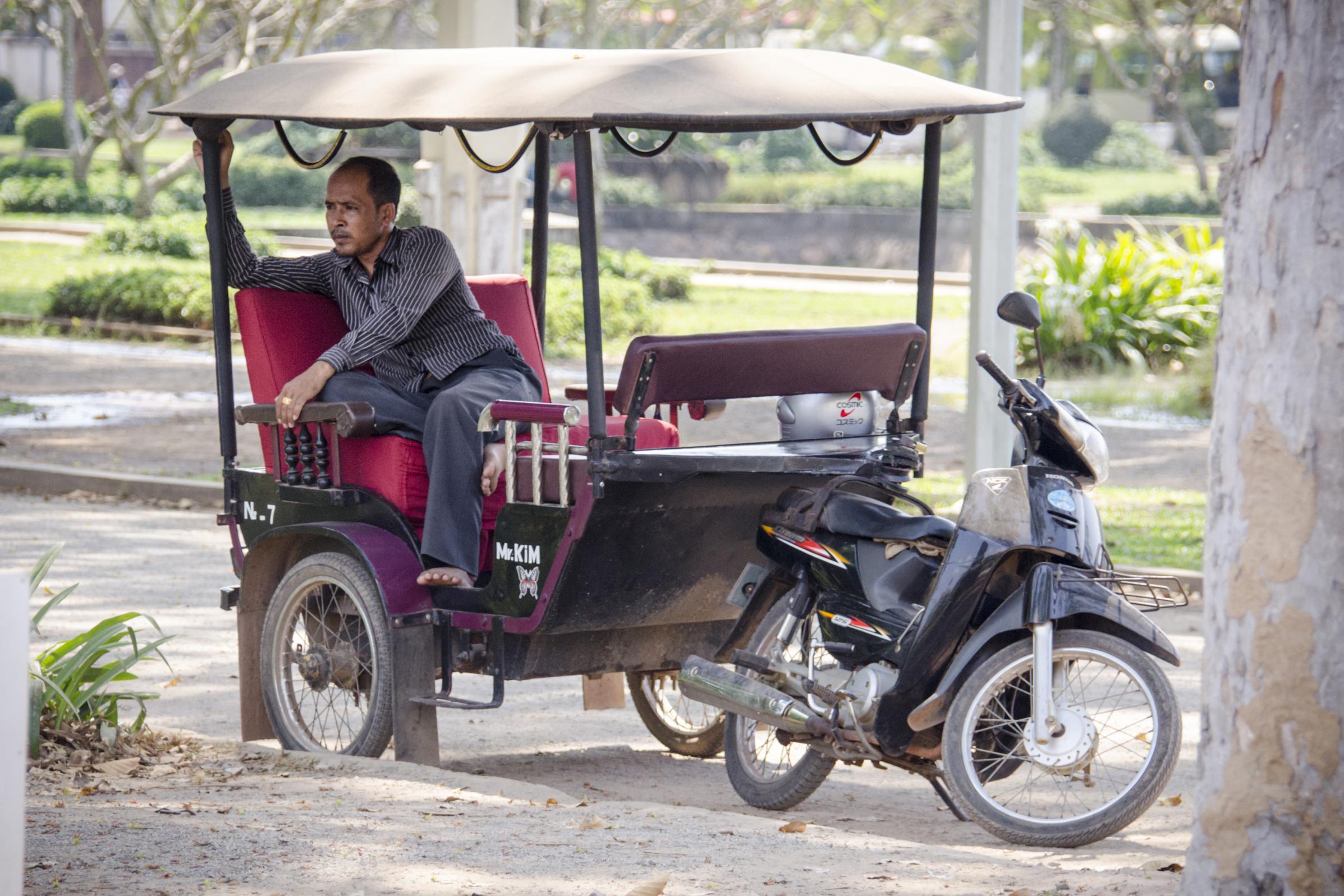 Pas besoin d'un tuktuk, un taxi-moto c'est bien moins cher!