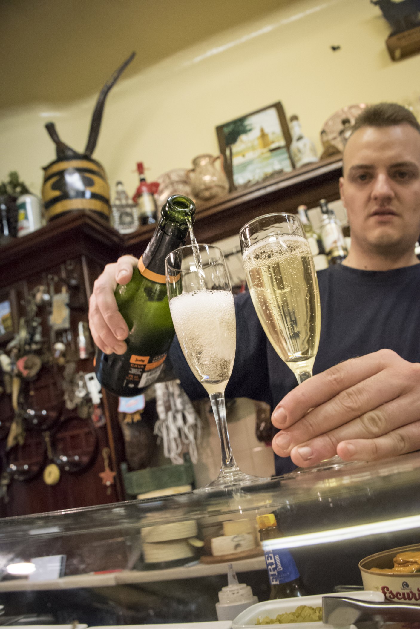 Tapas à Barcelone - El Xampagnet: Une flûte de cava