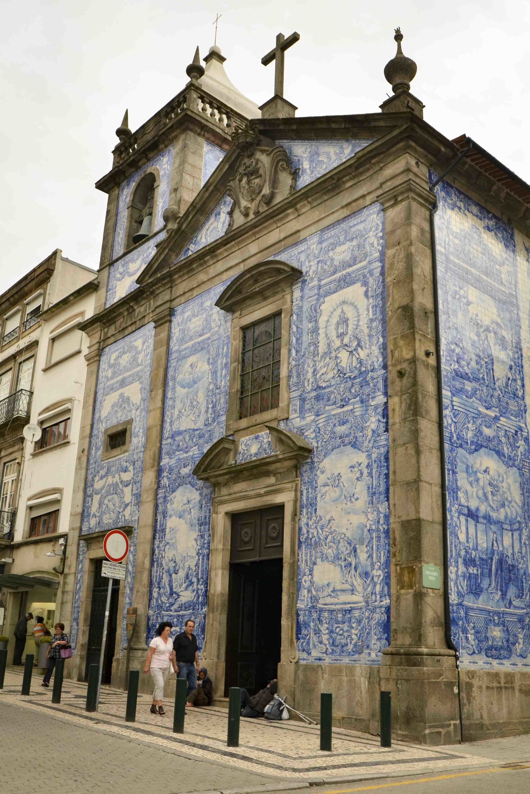 The tiled exterior of the Capela das Almas