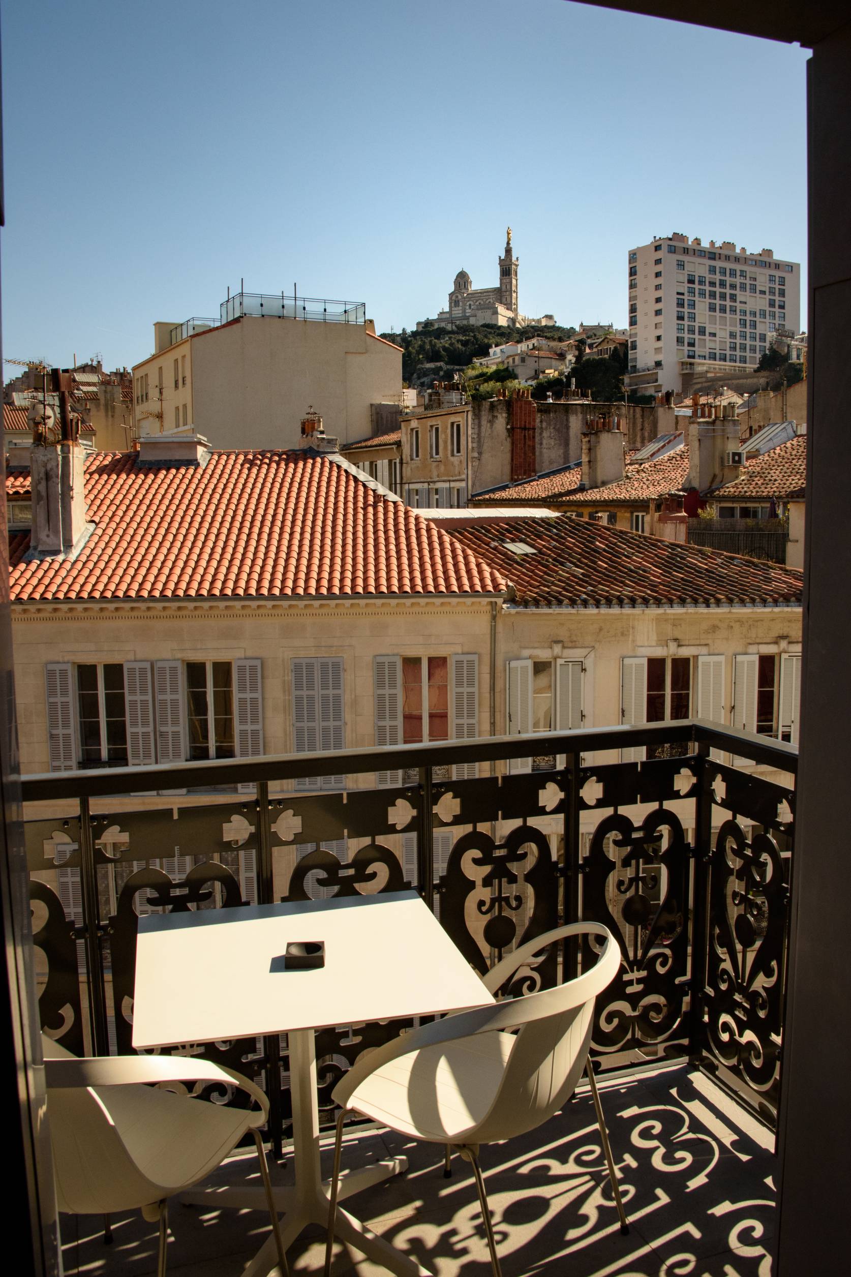 La vue du balcon d'une des chambres, directement sur Notre-Dame-de-la-Garde
