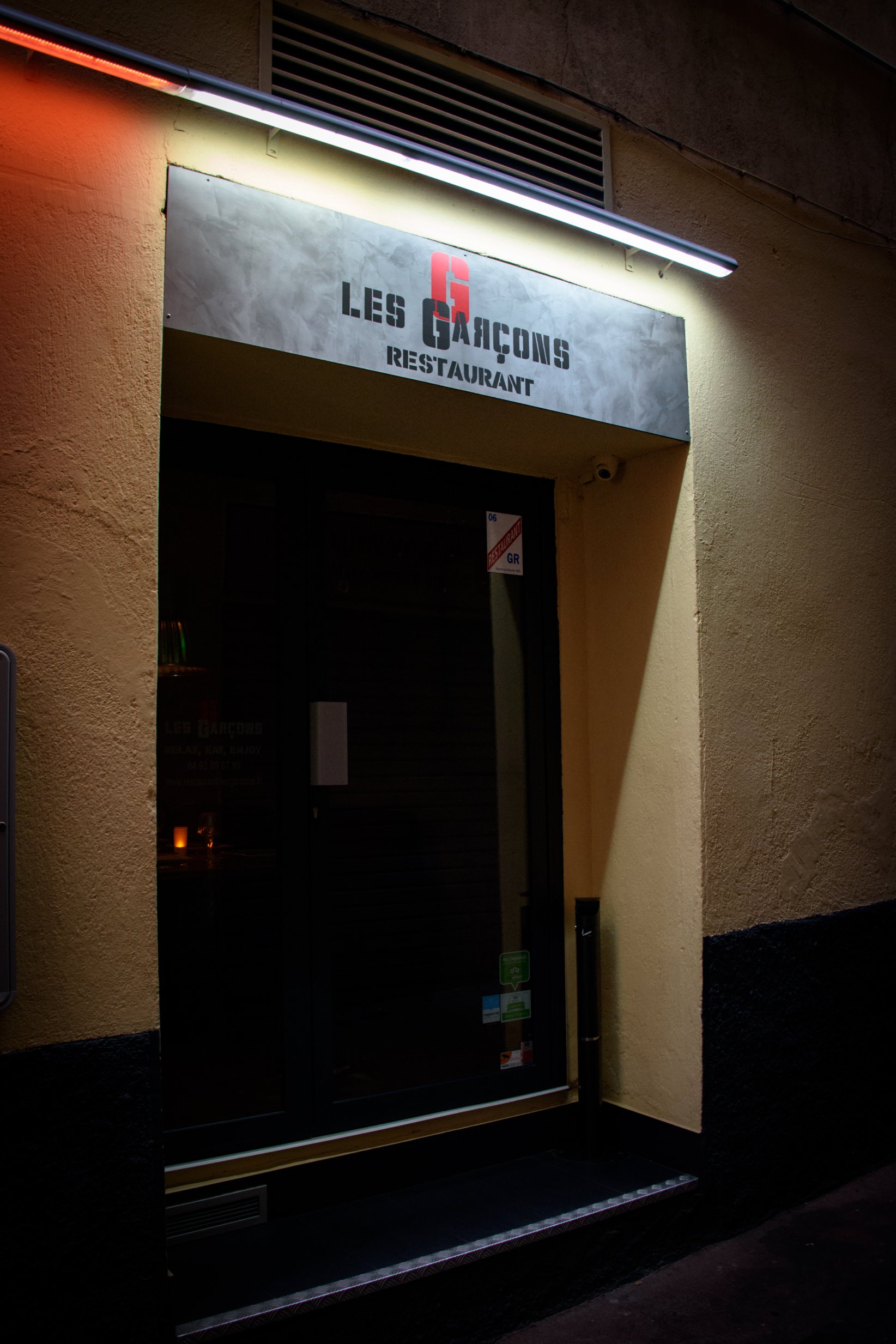 Les Garçons: l'entrée