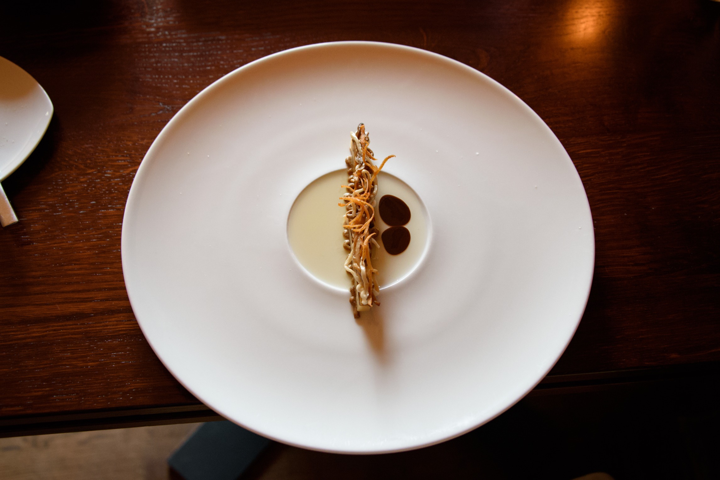 Horváth Restaurant: Champignons, céleri, malt, crème sûre, huile de pavot
