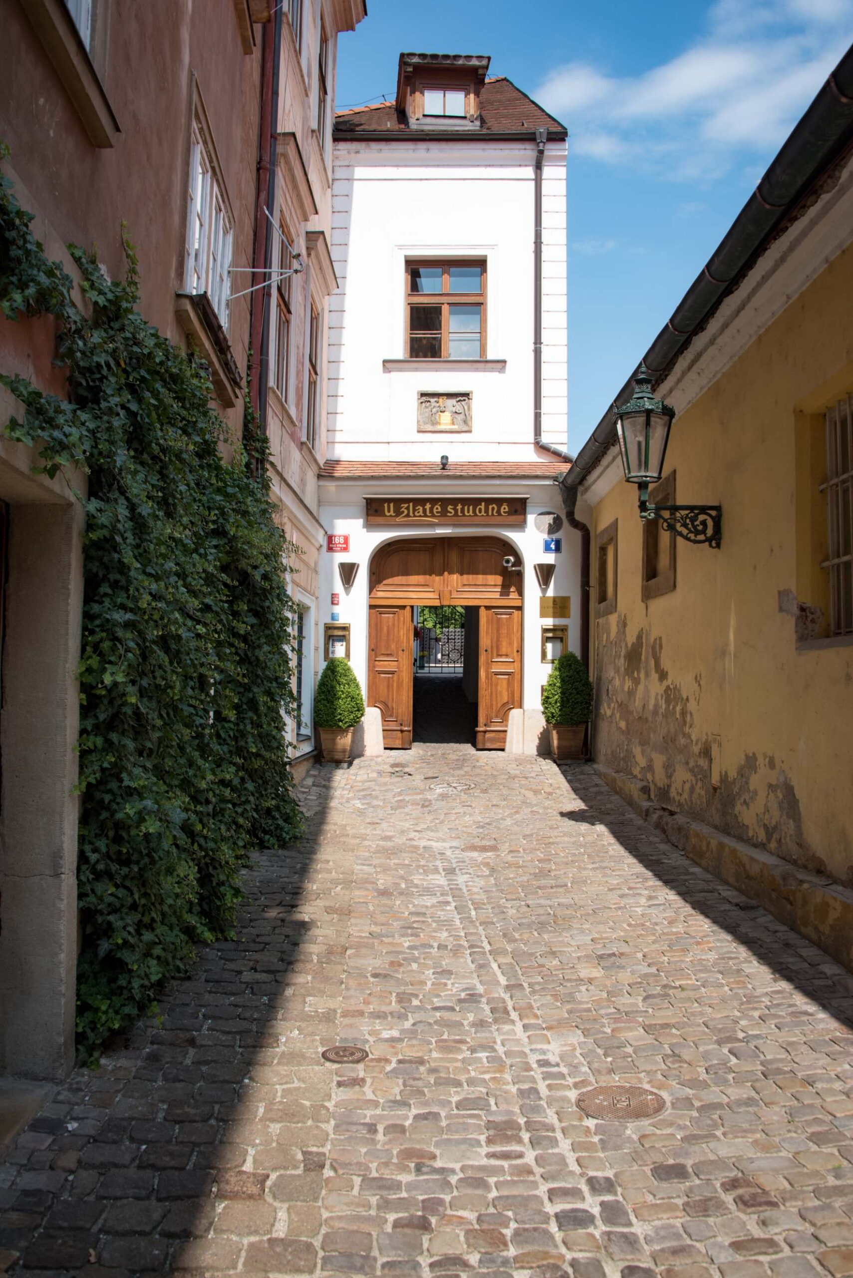 Terasa U Zlaté studně, Prague - La ruelle qui mène vers l'entrée de l'hôtel