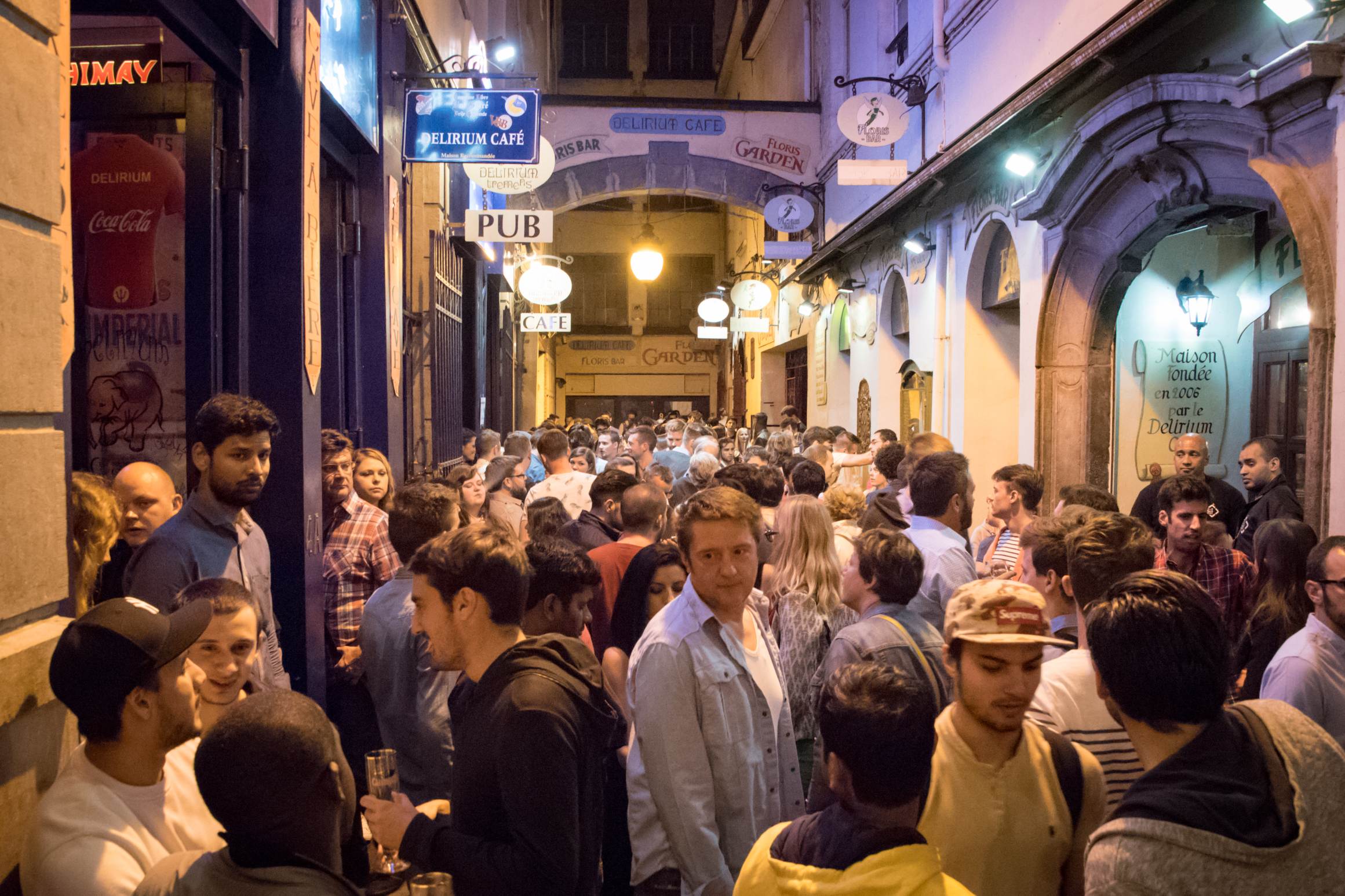 Delirium Café, bar à bière à Bruxelles: L'impasse de la Fidélité, la nuit