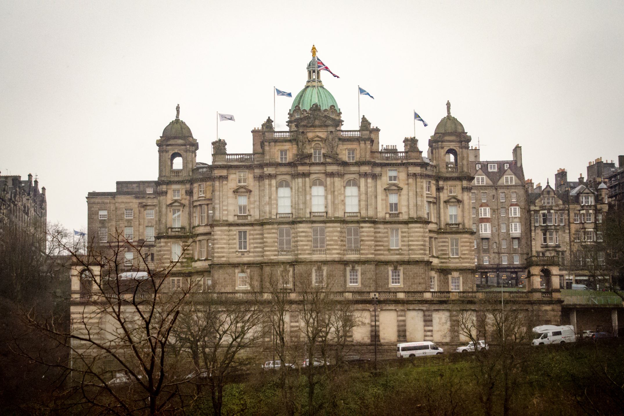Pays qui profitent le plus du tourisme - Royaume-Uni. Ici, Edimbourg. - Photo © Cedric Lizotte