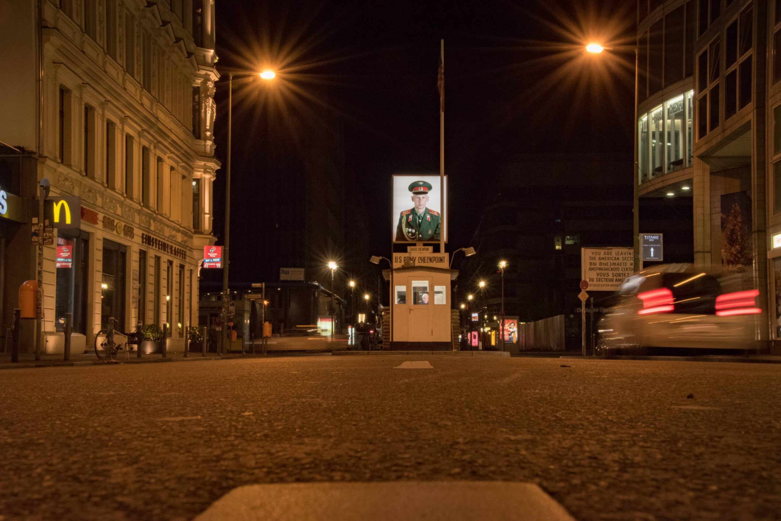 Pays les plus visités - Allemagne. Ici, Checkpoint Charlie, à Berlin. - Photo © Cedric Lizotte