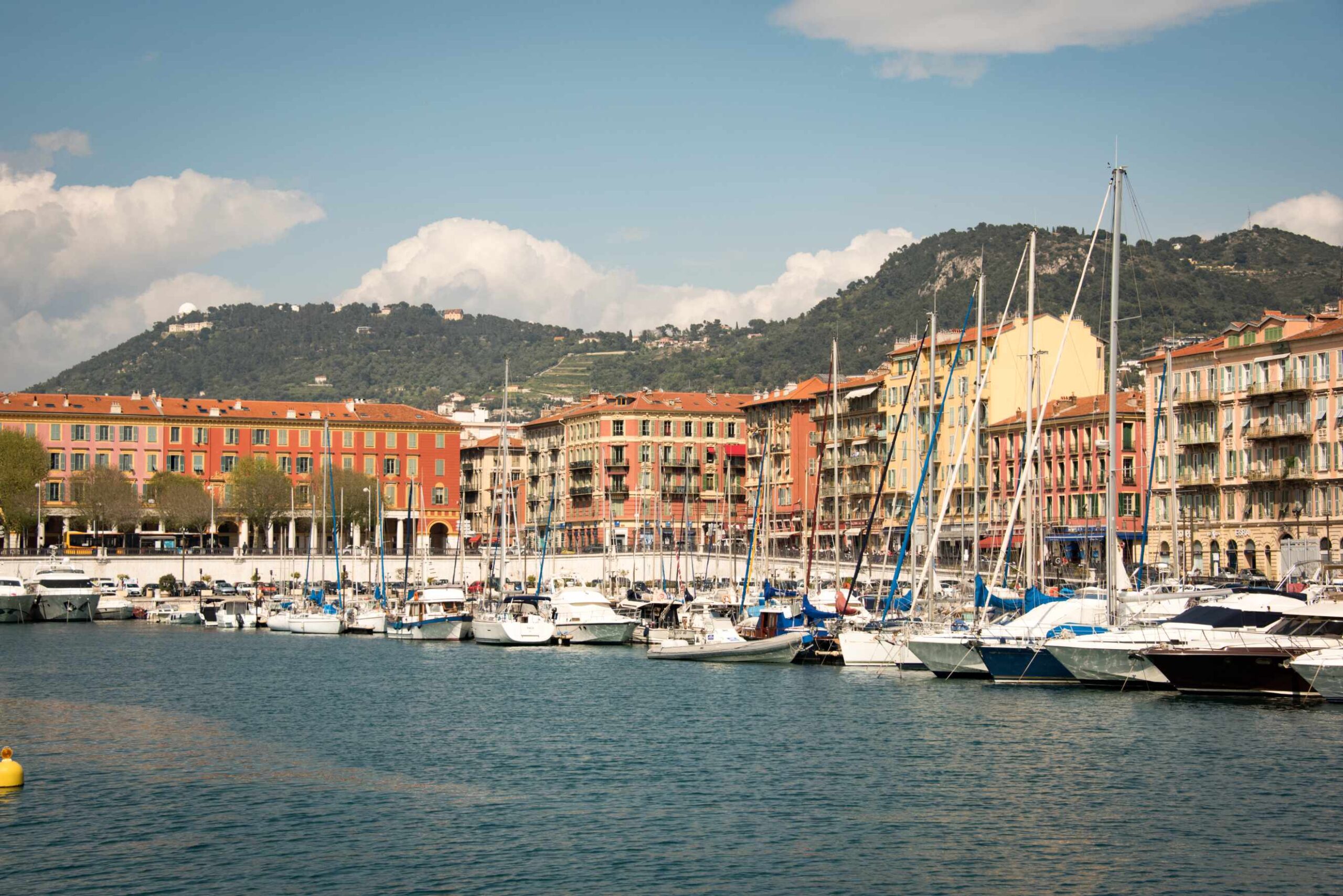 Pays qui profitent le plus du tourisme - France. Ici, le port de Nice. - Photo © Cedric Lizotte
