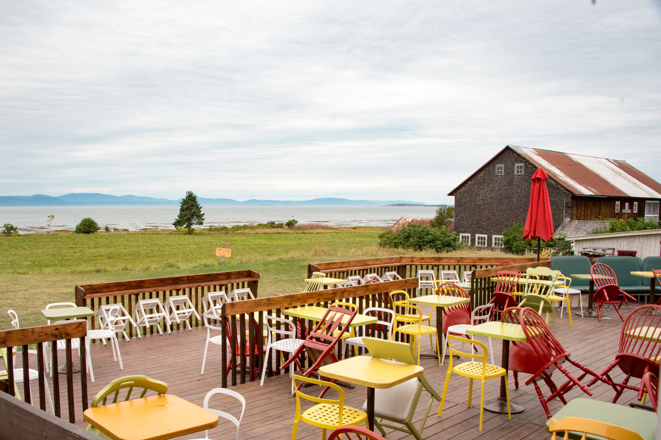 Roadtrip dans le Bas-St-Laurent: La terrasse de la microbrasserie Tête d'Alumette
