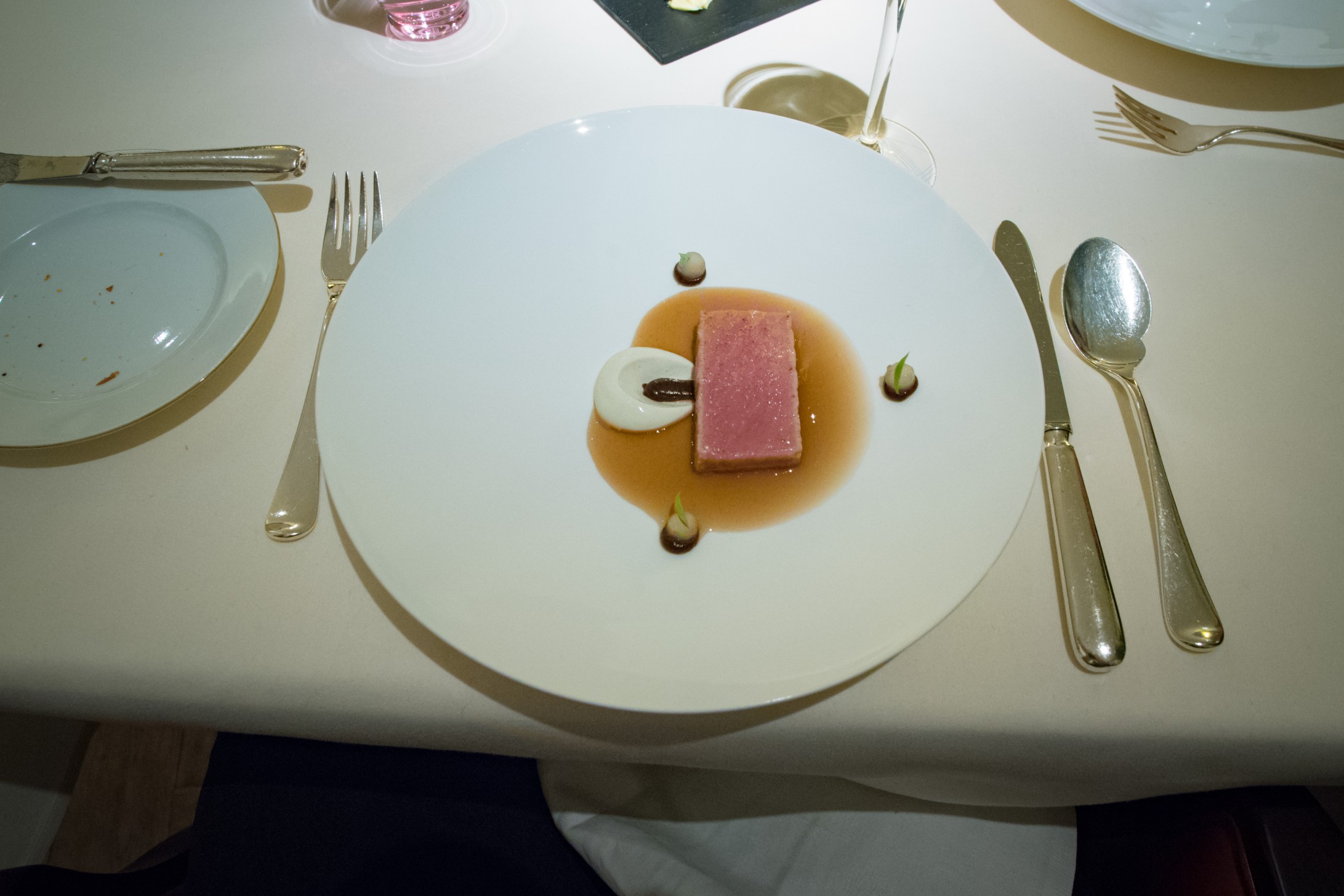 Dallmayr, restaurant à Munich: sauce au thé umeboshi, otoro, poire nashi, yogourt grec