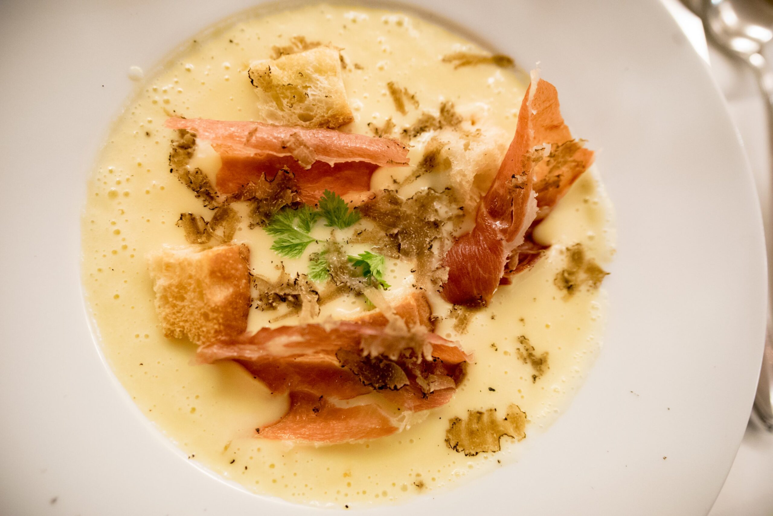 Le Cézanne, restaurant français à Munich: La soupe patate-fromage-truffe-jambon