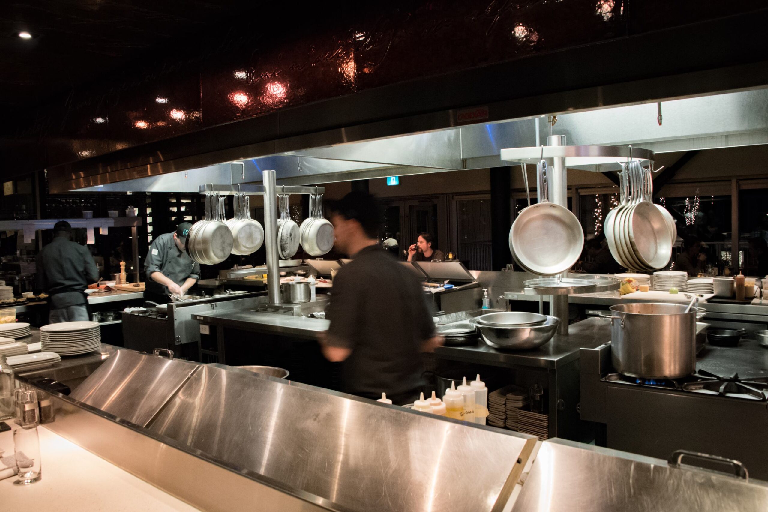 Les Labours, Baie-Saint-Paul: La cuisine ouverte