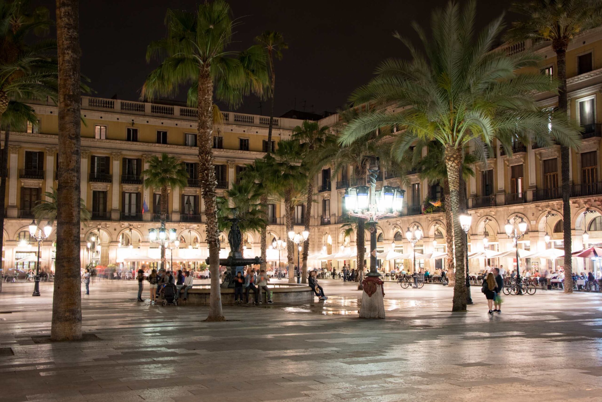 Barcelona Travel Blog - Placa Reial