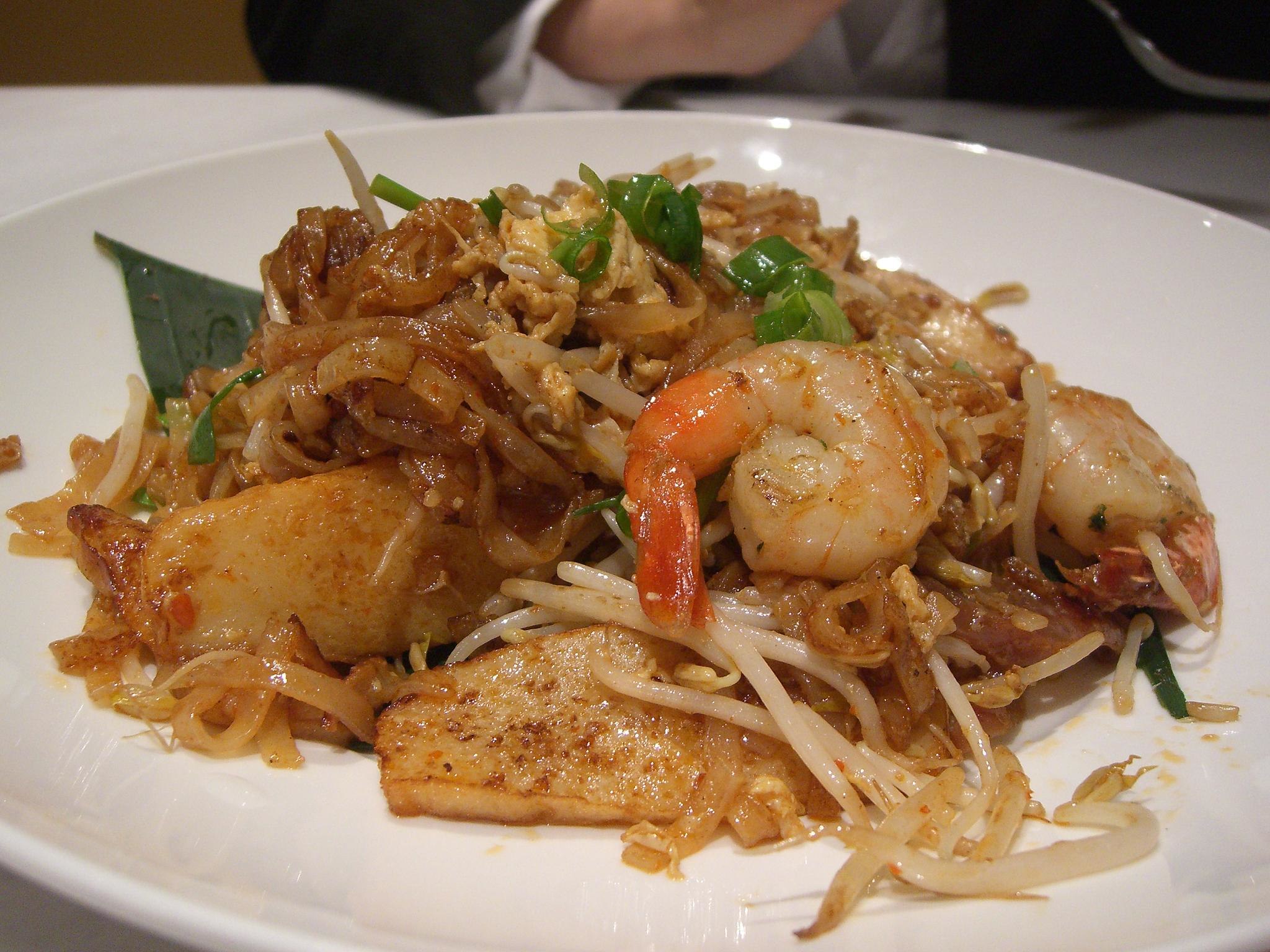 Delicious Destinations Singapore -Fried rice noodles