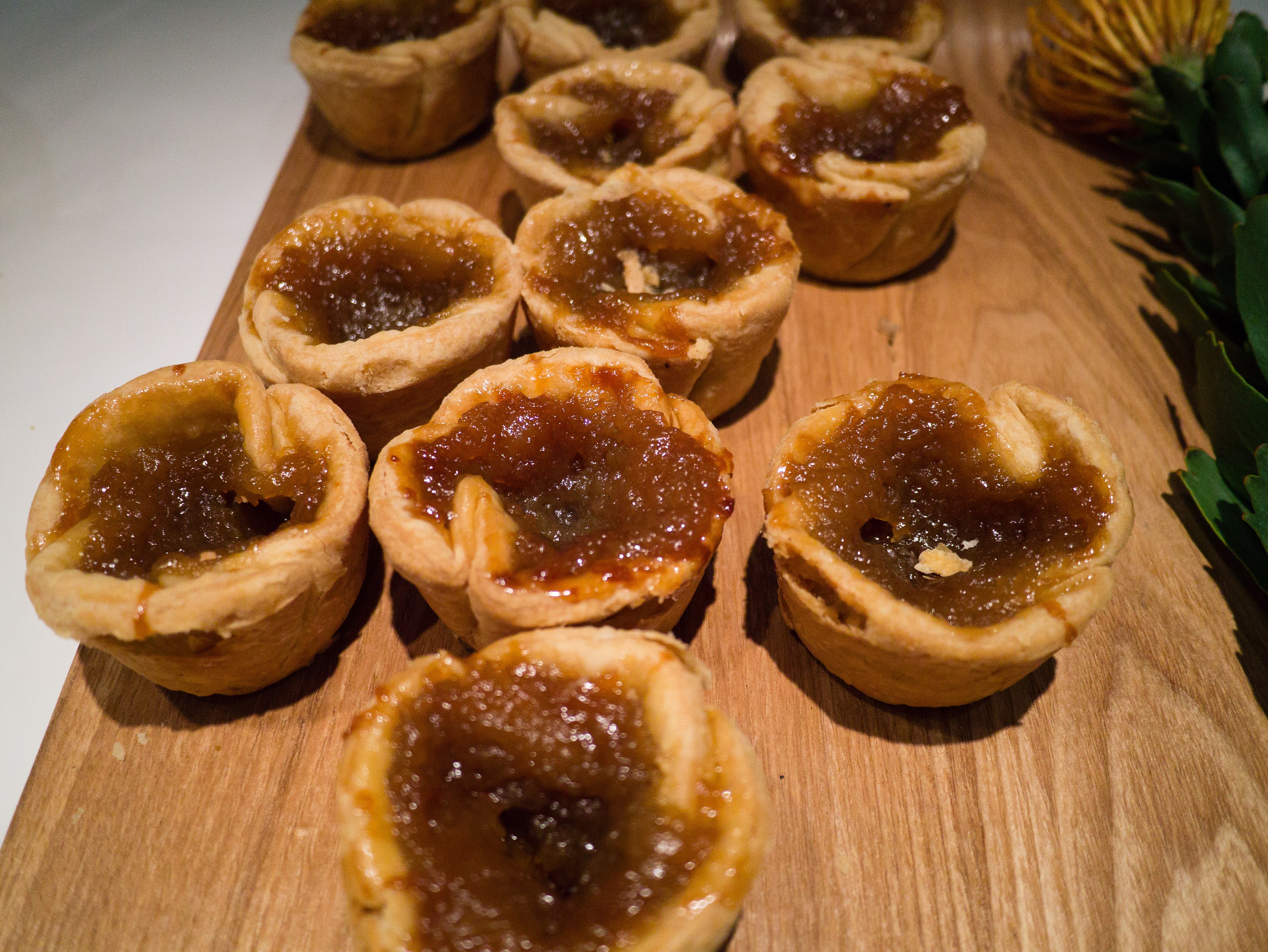 ANDREW ZIMMERN BIZARRE FOODS DELICIOUS DESTINATIONS TORONTO - Tart with a sweet filling