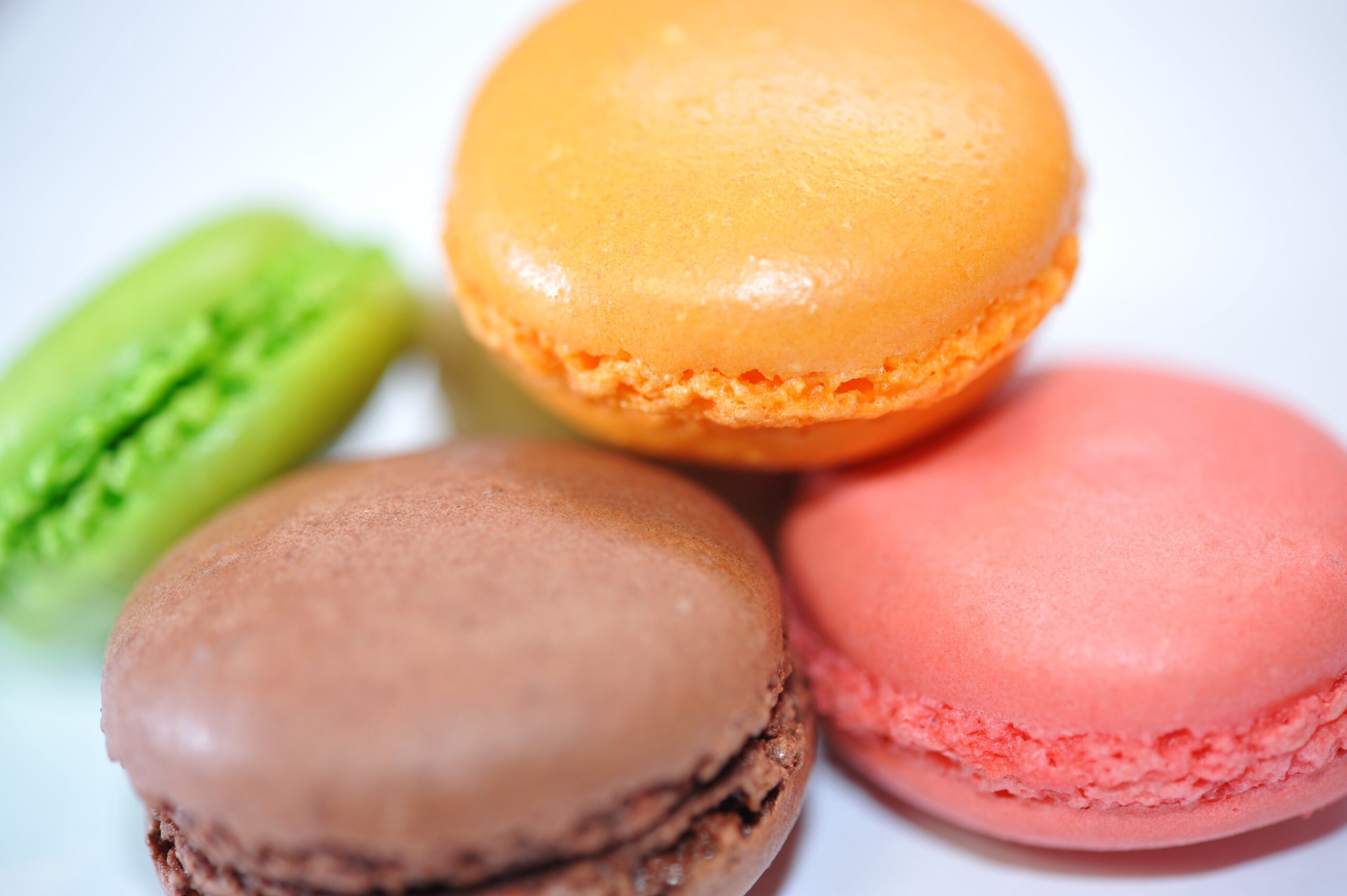 Andrew Zimmern Bizarre Foods Delicious Destinations Paris - Petits gâteaux de type meringue aux garnitures crémeuses
