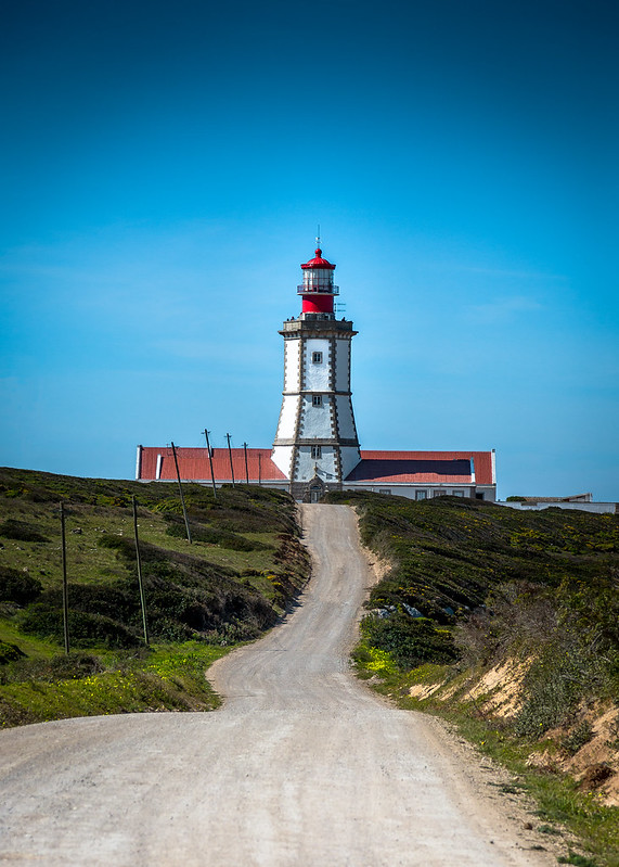 Farol do Cabo Espichel - photo by Paulo Valdivieso under CC BY-SA 2.0