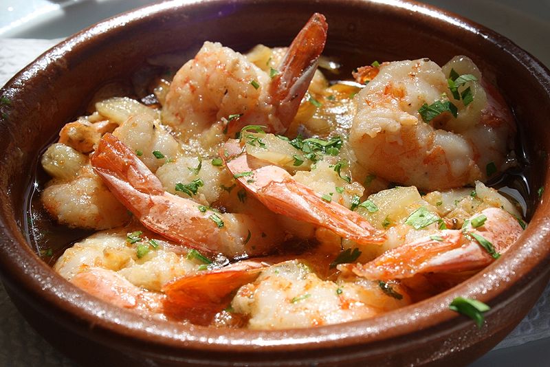 Anthony Bourdain Madrid - Gambas al ajillo - photo de Javier Lastras sous CC-BY-2.0