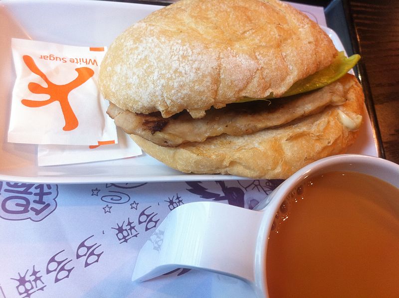 Anthony Bourdain - Macau - Pork Chop Bun - photo by Gloumetcadao under CC-BY-SA-3.0