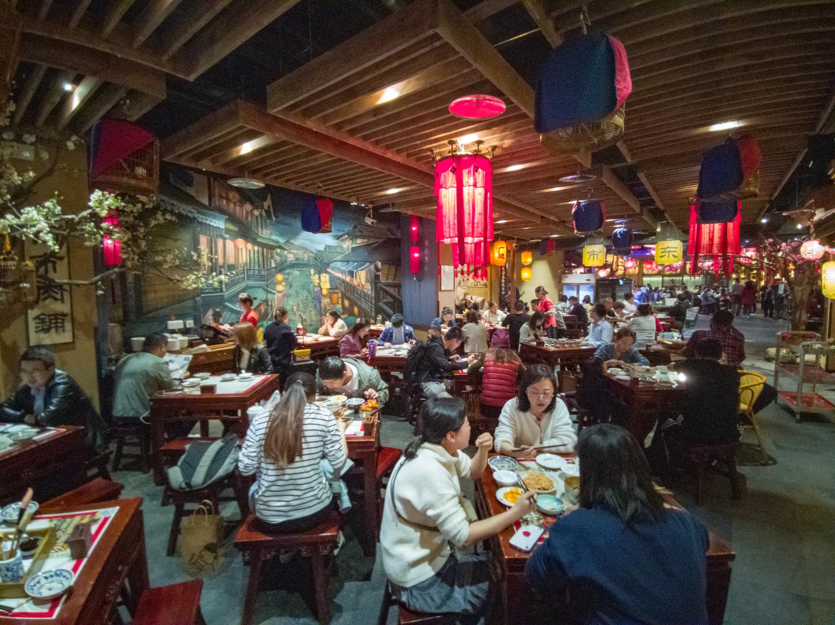 Un souper dans un resto de centre commercial © Cedric Lizotte