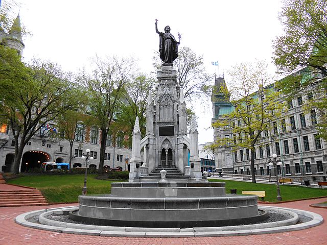 the monument to Faith at Place d'Armes - photo by Jeangagnon under CC-BY-SA-3.0