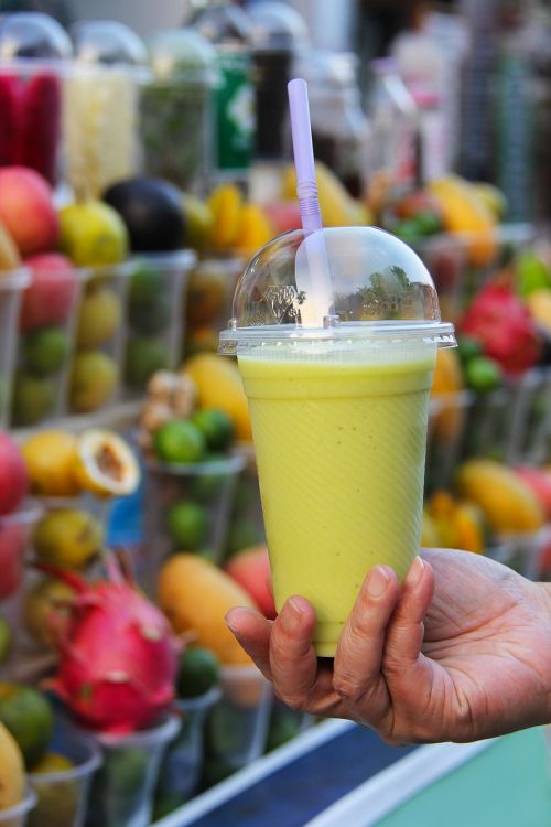 Andrew Zimmern Bizarre Foods Delicious Destinations Cartagena Dish Tropical Fruits and Juice - photo by sharonang under CC0 1.0