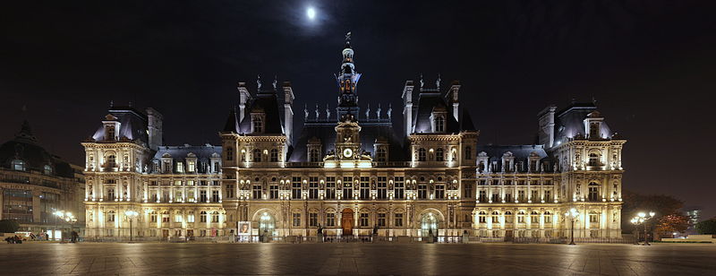historical sites in Paris - Hôtel de Ville at night - photo by Benh LIEU SONG under CC-BY-SA-3.0