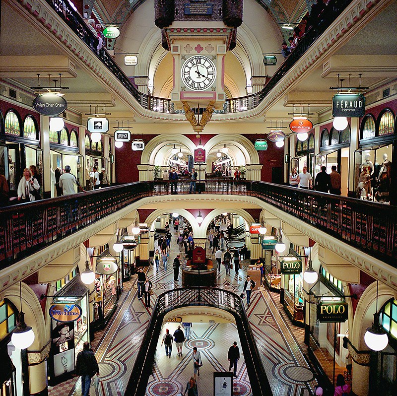 intérieur du Queen Victoria Building, Sydney - photo par Thomas Depenbusch (Depi) sous CC BY 2.0