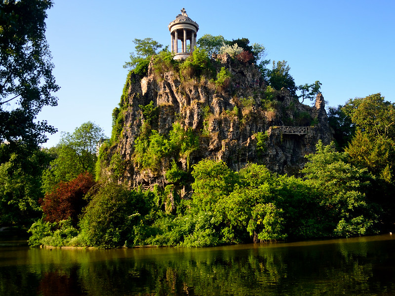 free things to do in Paris - Île du Belvédère at Parc des Buttes-Chaumont - photo by Tom Hilton under CC BY 2.0