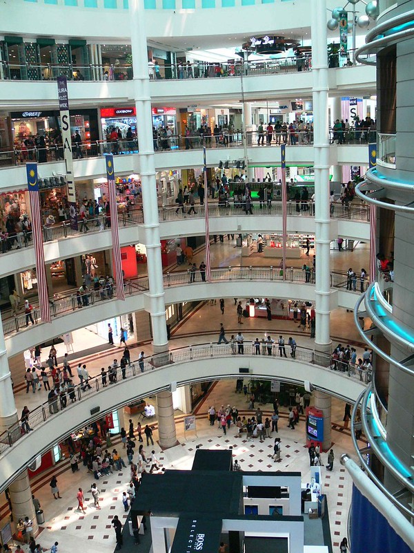 The main hall of Suria KLCC - photo by Ahmed Rabea under CC BY-SA 2.0
