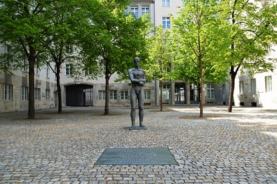 Sites historiques de Berlin - Le Centre Mémorial de la Résistance Allemande (Gedenkstätte Deutscher Widerstand) - photo by Tobias Nordhausen under CC BY 2.0