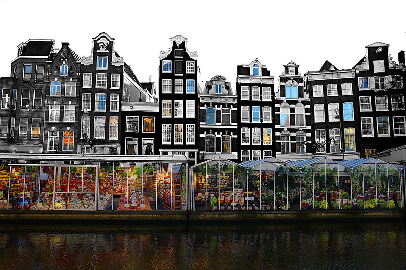 The floating Bloemenmarkt - photo by Emanuele under CC BY-SA 2.0