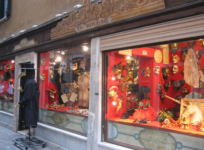 best shopping in venice - Ca' Macana - photo by TracyElaine under CC BY 2.0