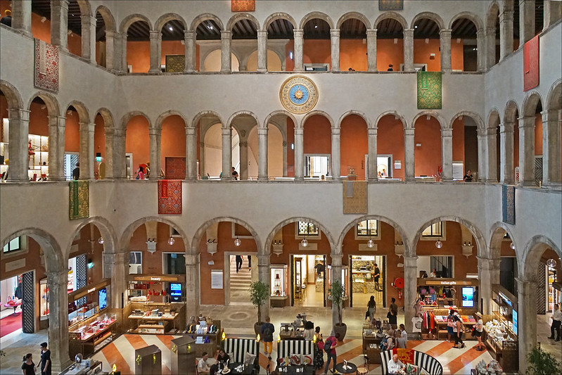the interior of T Fondaco dei Tedeschi - photo by Jean-Pierre Dalbéra under CC BY 2.0