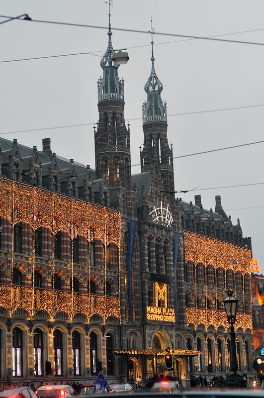 Christmas decorated Magna Plaza Shopping Centre in Amsterdam, Netherlands - photo by Stephanie Kraus under CC BY 2.0