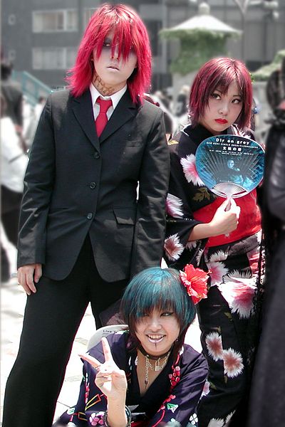 free things to do in Tokyo - Cosplayers at Harajuku Bridge - photo by Roger Price from Hong Kong, Hong Kong under CC-BY-2.0