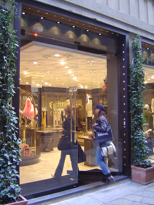 Boutique Juicy Couture sur la Via della Spiga - photo par Sergio Calleja (Life is a trip) sous CC BY-SA 2.0