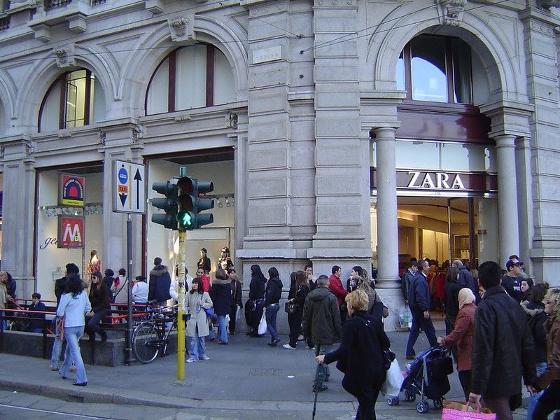 Zara sur la Via Torino - photo par Sergio Calleja (Life is a trip) sous CC BY-SA 2.0