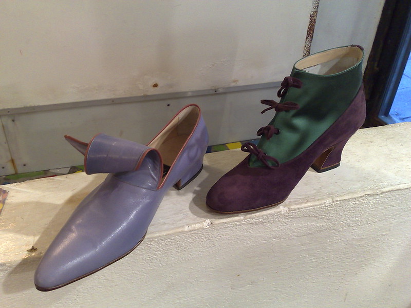 best shopping in venice - custom shoes being made by Giovanna Zanella - photo by Gilda under CC BY-SA 2.0