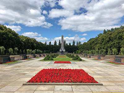 Mémorial de Guerre Soviétique, Schönholzer Heide, Pankow, Berlin - photo by Chris Alban Hansen under CC BY-SA 2.0