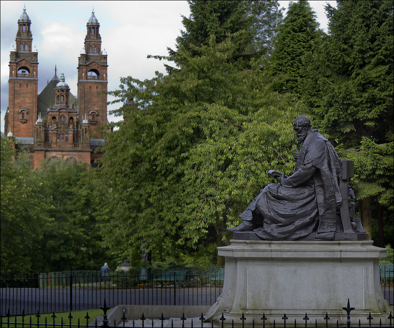 free things to do in Glasgow - statue of Lord Kelvin at Kelvingrove Park - photo by dun_deagh under CC BY-SA 2.0