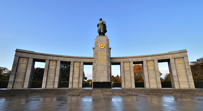 Mémorial de Guerre Soviétique au Tiergarten - photo by David Forsman under CC BY 2.0