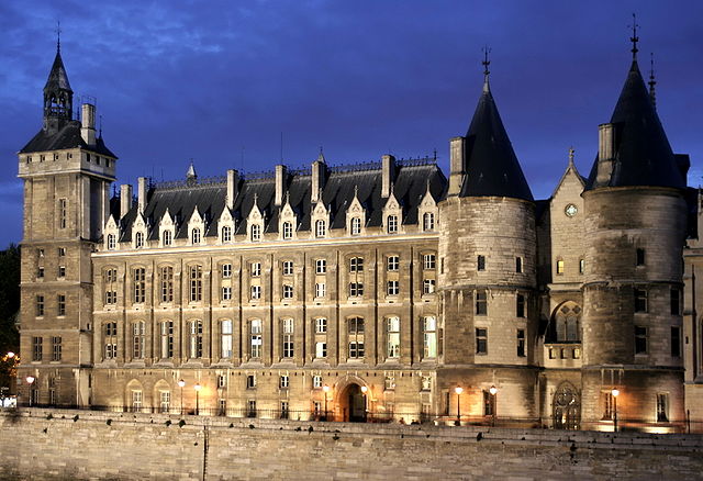 historical sites in Paris - La Conciergerie - photo by Hugues Mitton (hugovoyages) at fr.wikipedia under CC-BY-SA-2.5