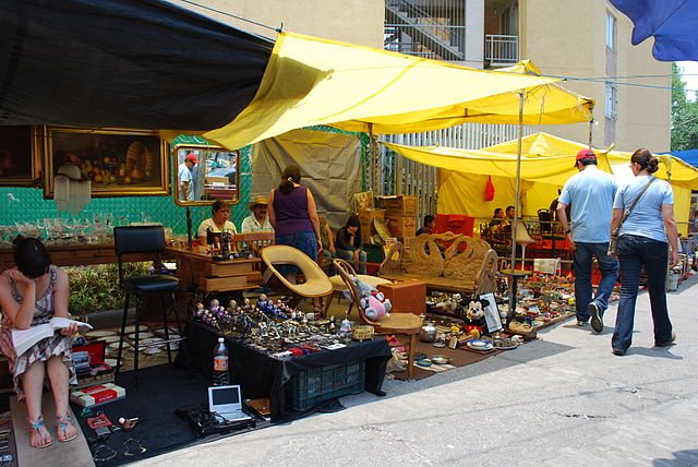 an antiques market at Mercado Lagunilla - photo by AlejandroLinaresGarcia under CC-BY-SA-4.0,3.0,2.5,2.0,1.0