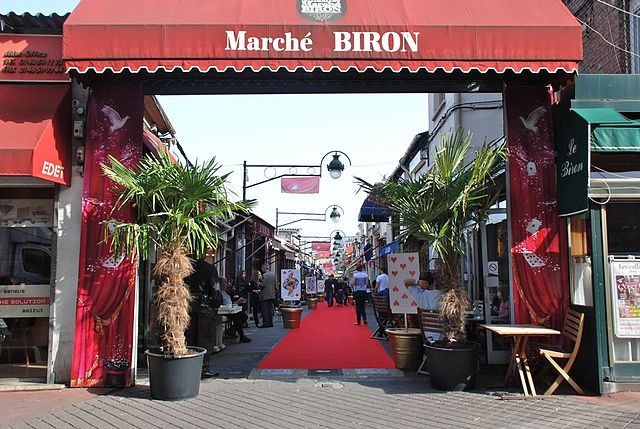 best shopping in paris - Le Marché Biron - photo by Webmasterbiron under CC-BY-SA-3.0
