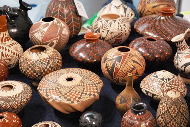 pottery from Chihuahua on display at FONART - photo by AlejandroLinaresGarcia under CC-BY-SA-4.0,3.0,2.5,2.0,1.0