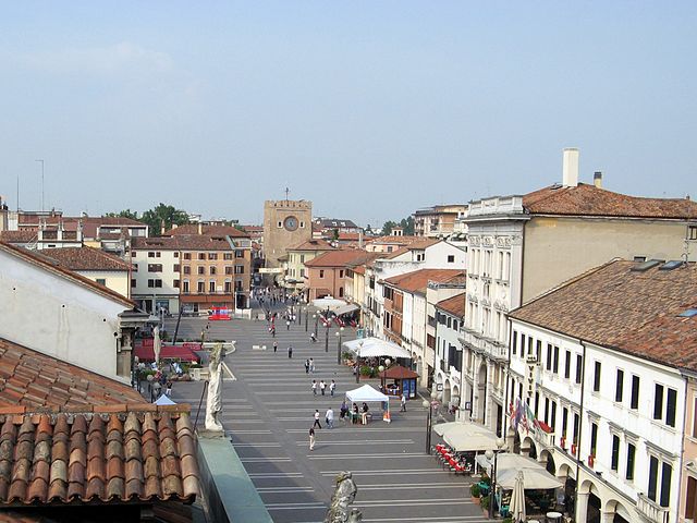 Piazza Ferretto in Mestre in Venice, where Galleria Barcella is located - photo by Gabrielepx under CC-BY-SA-3.0