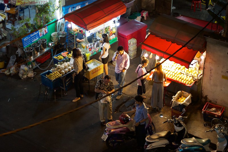 Food stalls on Sukhumvit Soi 38 - photo by Johan Fantenberg under CC BY-SA 2.0