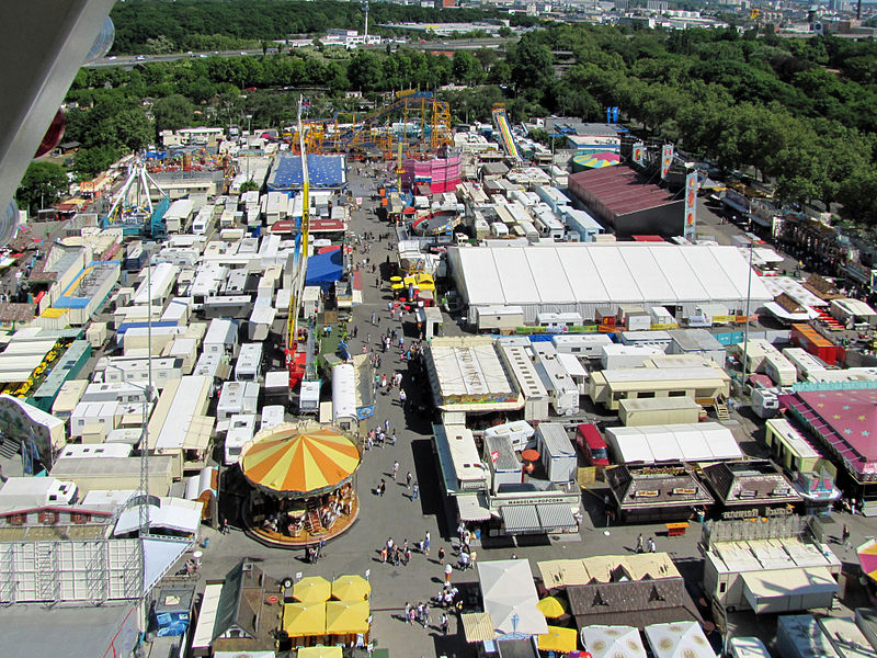 Dippemess at the Ratsweg Fairground - photo by Dontworry under CC-BY-SA-3.0